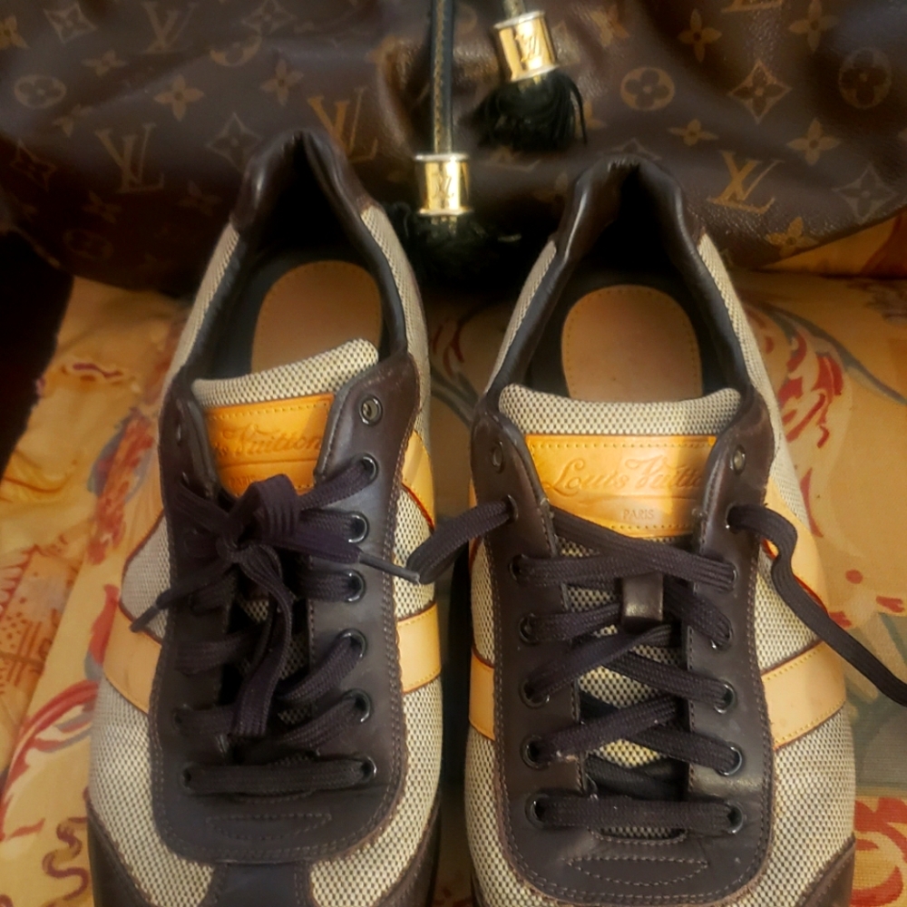 Brown and beige authentic Louis Vuitton casual sneakers sz. 8 1/2